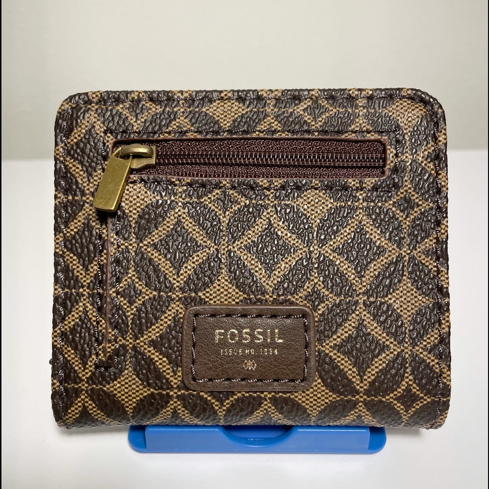 NWOT Never Used Fossil Wallet Diamond Pattern Snap